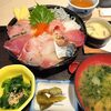赤酢の酢飯も絶品！馬喰横山駅のA2出口すぐ「魚釜 日本橋横山町店」でランチの海鮮丼を堪能