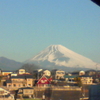 今日の朝の富士山です(自宅から)。