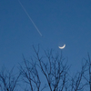月と飛行機雲♪