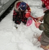 1歳5ヶ月、初めての雪遊び体験。