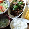 家族が揃う食卓　