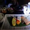 アルプスを眺めながら列車でGO！成田アブダビ機内食朝食編。