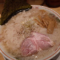 学生時代に経験したあの味！？店主と同じ経験を重ね合わせて渋谷道玄坂の『チャッチャ亭』の背脂チャッチャでしんみりです。