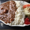 札幌市・白石区で激うま、デカ盛りカレーを食べたいならここ！！「赤い館　エルピア」！！～ボリュームもすごいが、カレーがマジで美味すぎる～