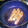 🍵朝食🐟💛生姜醤油焼鮭⚪💚株の青唐辛子浅漬け