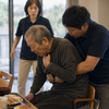 「介護施設でパンが喉に詰まった日、私は死ぬかと思った──実録・あの20秒間の話」