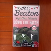 M.C. Beaton "Down the Hatch (Agatha Raisin #32)" あらすじ・レビュー【洋書コージーミステリ】