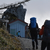 小屋閉めの剣山遊山　冬青空