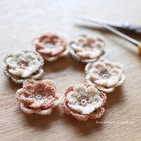 編み図あり タティングレース糸で編むバラと小花のバレッタピンの作り方と花モチーフ色々 クロッシェレース作家 Hime Himaのブログ