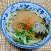 休日ランチ　トロロ昆布トッピングのきつねうどんとそばめしのセット