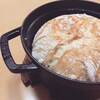 【staub】超簡単・材料4つだけ・こねないパンを作ろう 