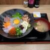 【シーラス ファクトリー】水産会社が手掛ける生しらすが味わえるお店。お弁当なども販売している(LECT)