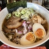 【今週のラーメン４１６９】 麺旨のほんわか （東京・三鷹台） 特製煮干しラーメン 大盛 ＋ サッポロ生ビール黒ラベル 中瓶　〜がっつり煮干なワイルド感！されど香りと旨味で気持ちはハートフル！まさに、ほんわか煮干そば！