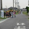 登校の風景：大きなあいさつ