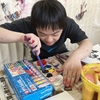 息子が色付けした魚の絵は？