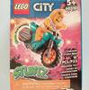 レゴ®︎シティ：LEGO®︎ 60310 スタントバイク、チキンのヘルメットが可愛いです。　