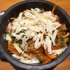 「オモニの味」キムチ豚丼（チーズ入り）