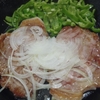 豚肩ロースと鶏モモ肉では組み合わせる野菜が逆（VEとVKの関係から）