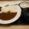 松屋で創業ビーフカレーに半熟玉子をトッピンク