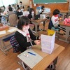 ４年生：図工　おもしろダンボールボックス①　制作中
