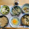 新しい味噌開封。モヤシいりこワカメの即席味噌汁。玉子かけご飯。さば水煮缶。大根きゅうり浅漬け。