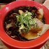 【今週のラーメン４５４４】 中華そば 紅 （東京・小川） 黒紅 ＋ 味玉　〜京都系譜から２歩３歩工夫を重ねたニューバージョン！小平ブラック！