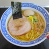 【今週のラーメン８８６】 ラーメン専門 くぼ田 （東京・西武柳沢） 味玉塩ラーメン