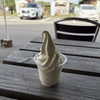 ひるがの高原で濃厚ソフトクリームを食べる