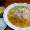 ふくまんのラーメンにはカリカリ梅干しがよく合う