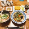 鶏釜めしと唐揚げにハッシュドポテトの朝ごはん