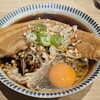 【豊しま＠春日】分厚いチャーシューと真っ黒関東だし汁蕎麦が名物の立食いそば店