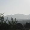 三草山の山頂に光るもの