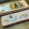 バレンタインチョコ缶をまた買う。ぼけぼけお手々。襲う猛獣。