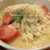 クリームラーメン　トマトピーマンオニオンバター