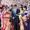 「安倍派」元秘書らが語るパーティー券の怪しいさばき方　「“桜を見る会”とセットにして売っていた」  2023/12/15