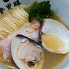 元寿司屋が経営するラーメン屋ではまぐりラーメンを食べた
