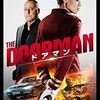 映画『ドアマン』：元海兵隊員が名画を狙う強盗団と対峙する高級ビルの攻防戦