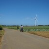 ■林立する風車の丘は真夏のような暑さでした。