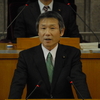 ４日開会の冒頭で神山県議が１５年勤続表彰。長谷部県議が代表質問。内堀新知事に原発問題、憲法認識を質しました。