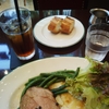 パリのカフェでランチ(15分)