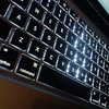 MacBook Al のキーボードバックライト。