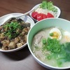 麻婆茄子丼と豚骨ラーメンとトマトサラダ　8