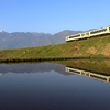 小海線の水鏡 快晴の小淵沢