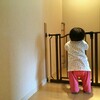幼児の階段落下防止のためにベビーゲートは必要！？簡単レビュー！