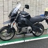 そろそろバイクを修理に出すので洗車とバッテリーの確認を実施しました。