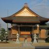 朝日を浴びる善龍院