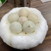 雨でも大丈夫。臨江街觀光夜市の「御品元冰火湯圓」は熱いと冷たいを同時に楽しめます
