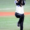 韓国シリーズ第1戦の始球式にキムハヌル