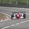 峠道で226km/h! F3000マシン ヒルクライムアタック動画