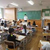 １年生：学活　配布物と夏休みのめあて